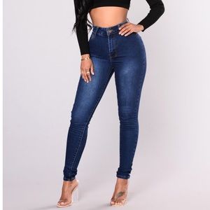 ✨NEVER WORN FASHION NOVA JEANS✨